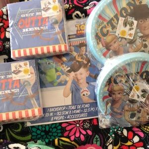 Toy Story 4 Party Pack with Photo Booth Kit